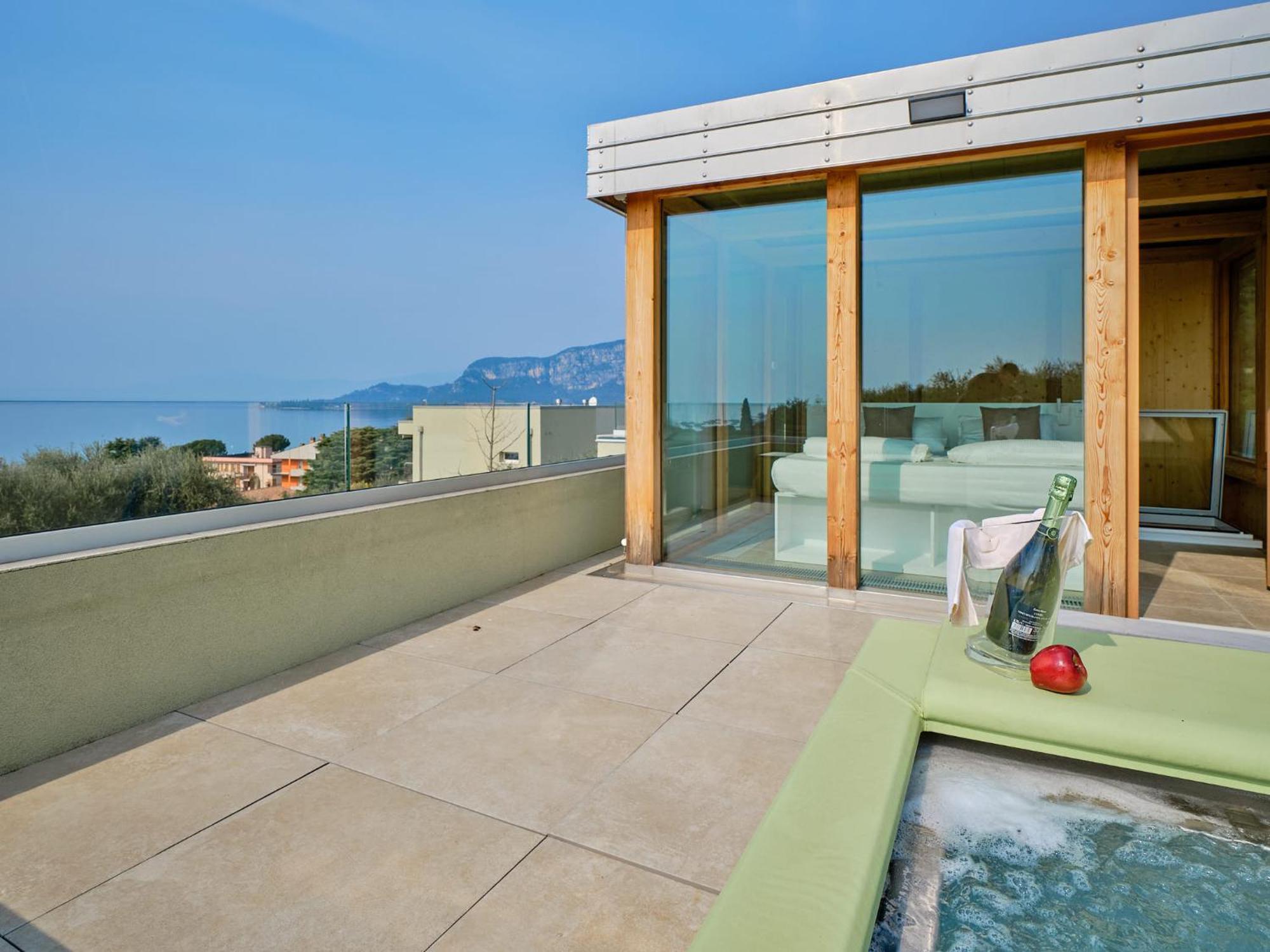 Villa Sunny Lake Suites Bardolino Exteriör bild