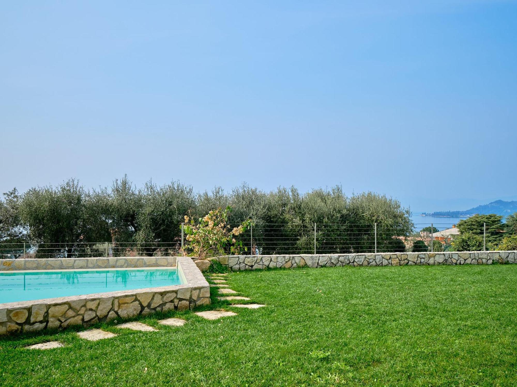 Villa Sunny Lake Suites Bardolino Exteriör bild