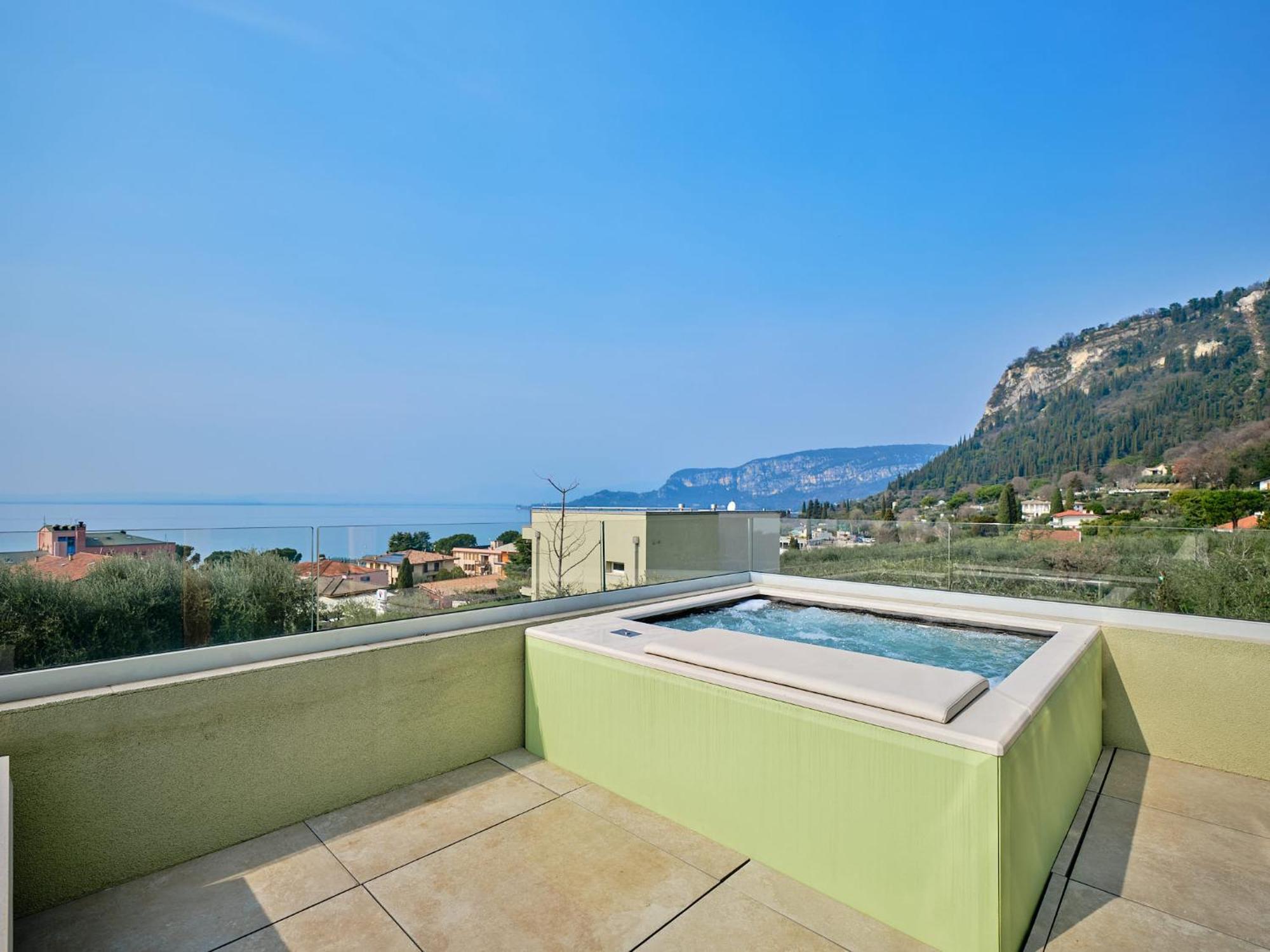 Villa Sunny Lake Suites Bardolino Exteriör bild