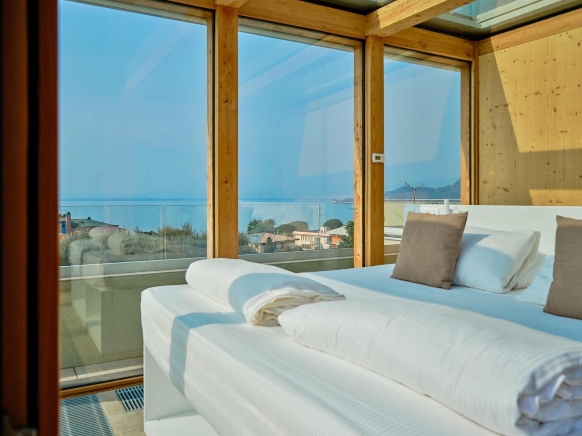 Villa Sunny Lake Suites Bardolino Exteriör bild