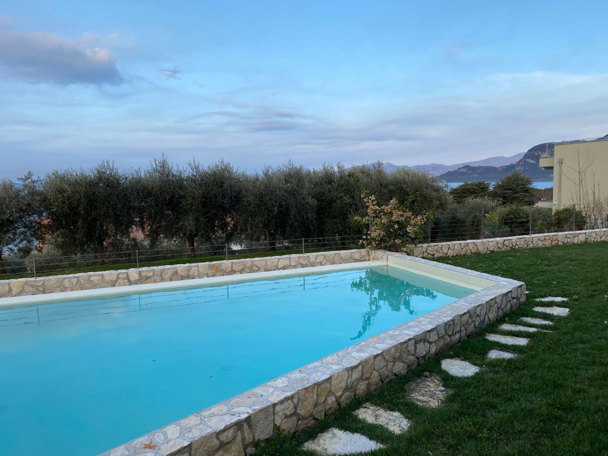 Villa Sunny Lake Suites Bardolino Exteriör bild